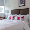 Отель Applewood Suites - 2 BDRM King & Spadina, фото 17