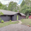 Отель Brevard Retreat: Fireplace, Deck & Screened Porch!, фото 1
