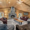 Отель River Road Lodge 7 Bedroom Lodge by NW Comfy Cabins by Redawning, фото 1