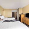 Отель La Quinta Inn AND Suites by Wyndham Sunrise в Санрайзе