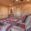 Отель Log-off Lodge by Escape to Blue Ridge, фото 9