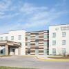 Отель Cobblestone Hotel & Suites - Jefferson, фото 1