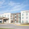 Отель Cobblestone Hotel & Suites - Jefferson, фото 12