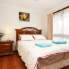 Отель 40 Thames Holiday Unit, фото 4