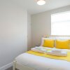 Отель Oliverball Serviced Apartments - Morley Cottage - Modern 3 bedroom, 2 bathroom house with garden in , фото 7