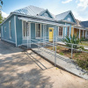 Отель Classic 1br/1ba Charming Apt w/ Modern Upgrades, фото 16