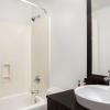 Отель Econo Lodge Inn & Suites Pensacola  Fairgrounds, фото 10