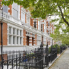 Отель Beautiful Spacious Open-planned 3 Bedroom Apartment in Earls Court, фото 1