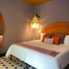 Отель Vibrant 3Bed Villa - A Deco Retreat, фото 4