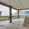 Отель 'absolute Beach' - Luxe Crystal Beach Home w/ Deck, фото 11