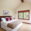 Отель Peak 8 - Spacious Modern Cabin w Hot Tub & Views, фото 5