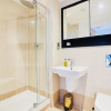 Отель Deluxe City Apt, River Canal View& Free Parking!, фото 8
