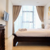 Отель Comfy 2BR L'Avenue Apartment, фото 6