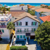 Отель Destin's Gem by Avantstay Steps to the Beach w/ BBQ & Pool, фото 24