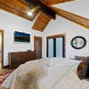Отель New Log cabin, The Bears Den - 2 bedrooms, loft, 2.5 bath, jacuzzi & Fireplace, фото 10