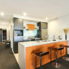 Отель Large 3 Bedroom Apartment with River Views near the Stadium, фото 6