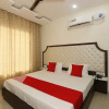 Отель OYO 44021 Hotel Aura, фото 18