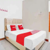 Отель Oyo 90648 Kusnan Guest House Syariah, фото 7