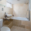Отель Chic & Modern 2-bed Flat w/ Patio in Pimlico, Central London, фото 9