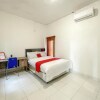Отель RedDoorz Syariah near Siloam Hospital Mataram, фото 2