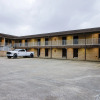 Отель OYO Pinewood Inn & Suites Silsbee, фото 10
