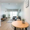 Отель Luxury 1BR Flat w Rooftop Garden, 360° of London, фото 10