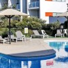 Отель Coast 21 - 3 bedroom poolside apartment в Меримбуле