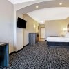 Отель La Quinta Inn & Suites by Wyndham Garland Harbor Point, фото 39