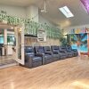 Отель Springfield Tiki Home: Hot Tub & Theater Room, фото 28