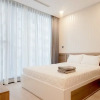 Отель Vinhomes Golden River Luxury Apartment, фото 35