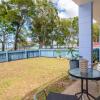 Отель Charm and Comfort in this Ground floor unit with water views! Welsby Pde, Bongaree, фото 22