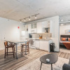 Отель Sleek DT Cleveland Apt at City Club, фото 10