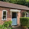 Отель Spacious 5-bed Stable Conversion in Wiltshire, фото 1