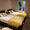 Отель First St John's Hill Apartment 2, фото 3