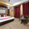 Отель OYO 18872 Hotel Azad, фото 6
