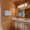 Отель Suite Seasons 4 Bedroom Home with Hot Tub, фото 9