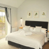 Отель Five-star lodge set in stunning grounds with hot tub and lake views, фото 5