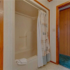 Отель Crestview Two Bedroom Cabin, фото 7