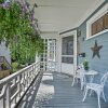 Отель Quaint Beverly Townhome: Walk to Beach & Downtown!, фото 5