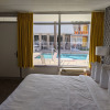 Отель Holiday Shores ADA King Bed, Pool View-101, фото 5