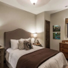 Отель Red Hawk by Avantstay Charming Cabin w/ Theatre & Spa 5mins to Deer Valley Mtn, фото 4