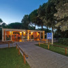 Отель Belvilla by OYO Baia Domizia Villaggio Camping I5, фото 1