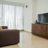 Отель Cozy And Spacious 1Br Apartment At Branz Bsd, фото 5