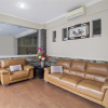 Отель RedDoorz Plus Near Ambassador Mall, фото 9