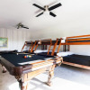 Отель Spacious 12 Bed Home With Pool Table By Domio, фото 15