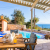 Отель Loggos Seaview Cottage with Pool by Konnect, фото 9