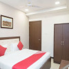Отель OYO 11523 Crown Club, фото 15