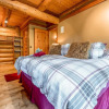 Отель Luxury Log Chalet | Pool + Private HotTub | Ski In/Out | Overlooking Greywolf GC, фото 5