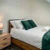 Отель Immaculate 5-bed House in Leeds, фото 3