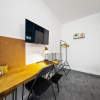 Отель 7 bedroom house ENSUITE Rooms, fully equipped kitchen, free WIFI, TVs in all rooms CITY CENTRE CLOSE, фото 5
